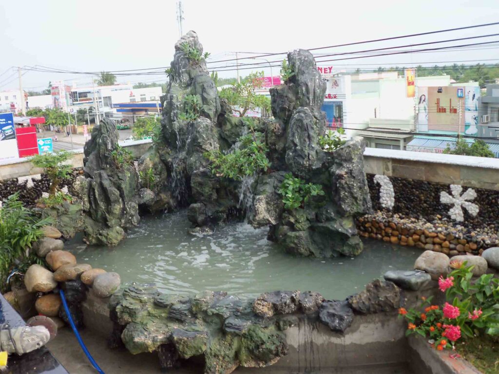 tieu-canh-ho-ca-san-vuon